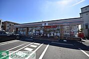 セブンイレブン草加谷塚上町店 徒歩8分。 590m