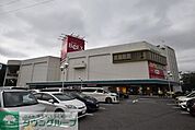 ベルクス草加松原店 徒歩8分。 580m