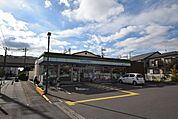 ファミリーマート草加旭町二丁目店 徒歩5分。徒歩10分。 340m
