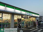 ファミリーマート 徒歩6分。コンビニ 470m