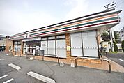 セブンイレブン草加金明通り店 99m