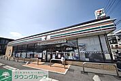セブンイレブン草加西町保健所通り店 徒歩3分。 180m