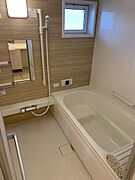1坪タイプのお風呂で足をゆったり伸ばして入れますよ