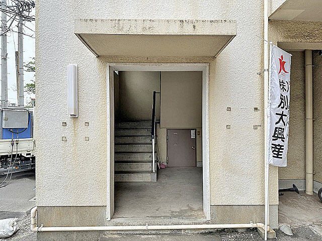 4 / 9