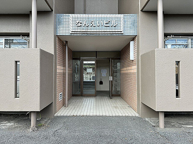 6 / 9