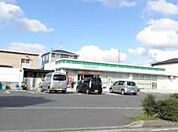 ファミリーマート 厚木上依知店 695m