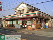 セブンイレブン 徒歩4分。コンビニ 310m