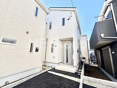 外観：たっぷりの陽光と開放感に包まれる明るい住まい  