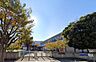 周辺：横浜市立間門小学校 徒歩10分。 800m