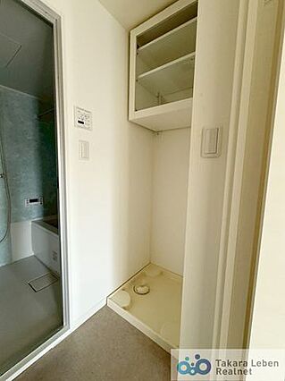 脱衣所には洗濯...