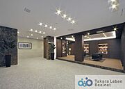 ロビーは広々としており、外部からの彩光性も高い為、とても明るく、大きなお荷物を運ぶ動線にも困りません。