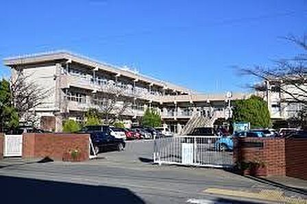吉川市立南中学校 徒歩4分。 300m
