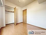 約5.0帖の洋室です。在宅ワークや趣味の部屋としても使いやすい空間です。