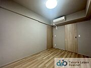 主寝室としても使いやすい広さを確保。家具配置もしやすく、毎日の生活リズムを整えてくれる空間です。