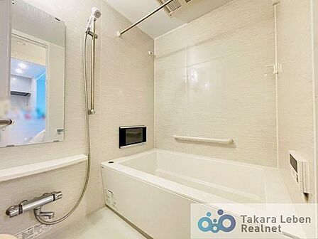いつも使うバスルームだからこそ、高級感と清潔感のある空間に。湯船につかりながら1日の疲れを癒して、心身ともに解き放たれましょう。