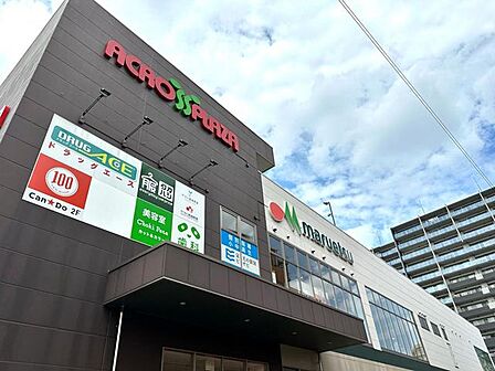 ドラッグ・エースアクロスプラザ坂戸店 徒歩1分。 80m