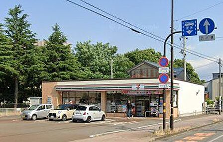 セブンイレブン福井文京3丁目店 徒歩8分。 600m
