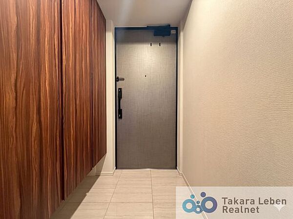 玄関を拡大表示