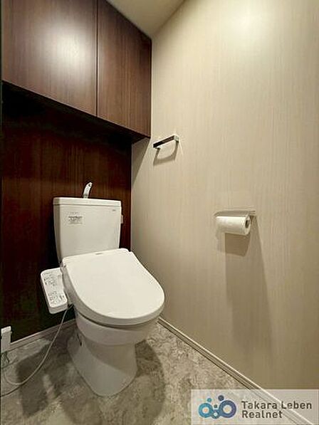 環境にもおサイフにもやさしい節水・節電機能付きトイレです。TOTOのウォシュレット付き便器はセフィオンテクト加工が施され、汚れ・傷・カビが付きにくくお掃除がぐっとラクになります。