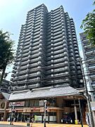 街に馴染みつつも確かな存在感を放つ、洗練された外観。シンプルながらも細部まで配慮されたデザインが、上質な暮らしへの期待を高めます。