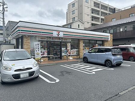 セブンイレブン所沢緑町4丁目店 徒歩4分。 260m