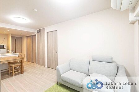 家族だけのプライベートタイムを心地よく過ごせるリビング空間。住まう方のライフスタイルを尊重し、オンリーワンの空間を創り出します。
