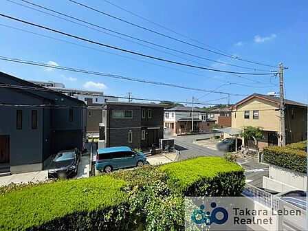 南西向きにつき陽当たり、通風ともに良好です。