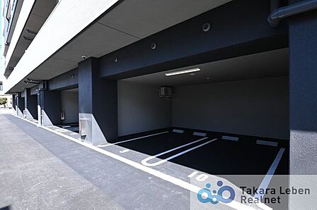 敷地内駐車場/平置き（車種制限有/使用細則要確認）