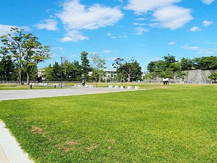 福井市中央公園 徒歩6分。 450m