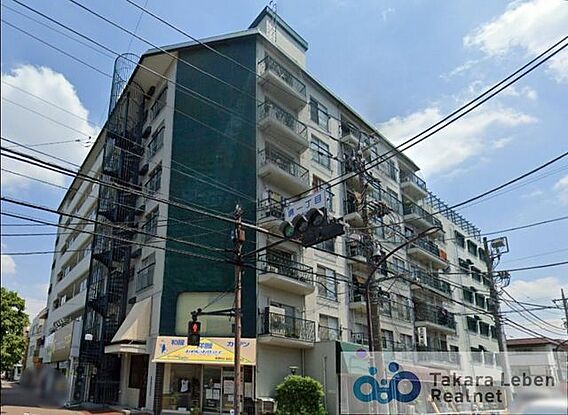 街に馴染みつつ...