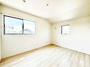 窓からのやさしい光が心地よいプライベートルーム
