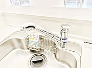いつでも清潔なおいしいお水を。一つの水栓で水道水と浄水を使い分け。