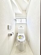 トイレは1階と2階それぞれに配置されていてとても便利です。 