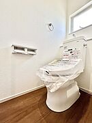 明るく清潔感のあるトイレです。 