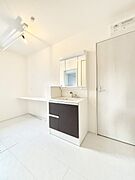 身支度もスムーズにおこなえる脱衣場。  