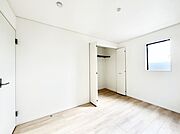 使いやすい形でベットや家具の置き方にも困ることもありません。 