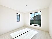 2面採光なので、明るく風通しも良く心地良い生活が送れます。