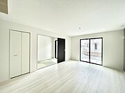 家族の笑顔が自然と生まれてくる、そんな雰囲気のダイニングに仕上がっています。