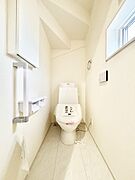 トイレは温水洗浄機能付き