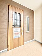 大切な家族、来客を出迎える玄関。