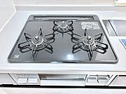ガスコンロはＳｉセンサー搭載。火力調節や焦げ付き・消し忘れも防いでくれます。