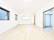 家族の笑顔が自然と生まれてくる、そんな雰囲気のダイニングに仕上がっています。