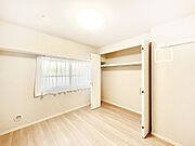 使いやすい形でベットや家具の置き方にも困ることもありません。   