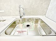 広々としたシンクでお料理やお皿洗いもラクラク快適に！