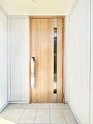 大切な家族、来客を出迎える玄関。