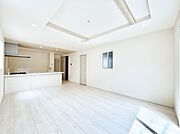 折上天井は立体的な奥行きがあるので、天井が広く見えて開放的な空間を演出できます。  