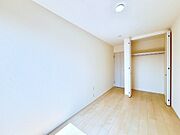 子供部屋にもおすすめな収納スペースたっぷりの居室
