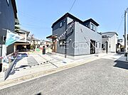 前面道路はきちんと整備されています  