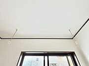 室内物干しポール。梅雨や花粉の時期に大活躍します。  