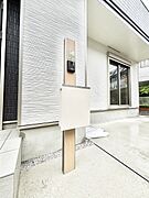 シンプルデザインのポスト。
